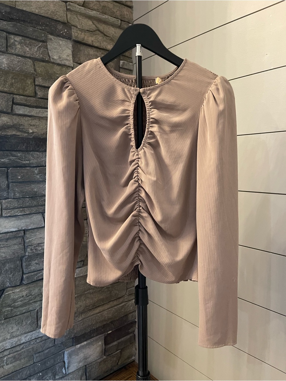 Women's Ruched Back Long-Sleeve Top - Taupe
